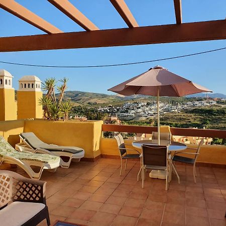 Seaview A Spectacular 3 Bed 3 Bathroom Penthouse 마닐바 외부 사진