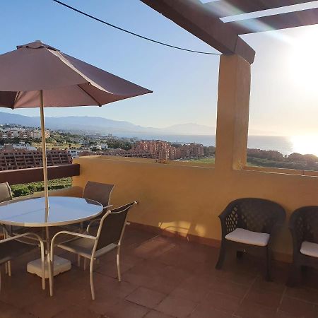 Seaview A Spectacular 3 Bed 3 Bathroom Penthouse 마닐바 외부 사진