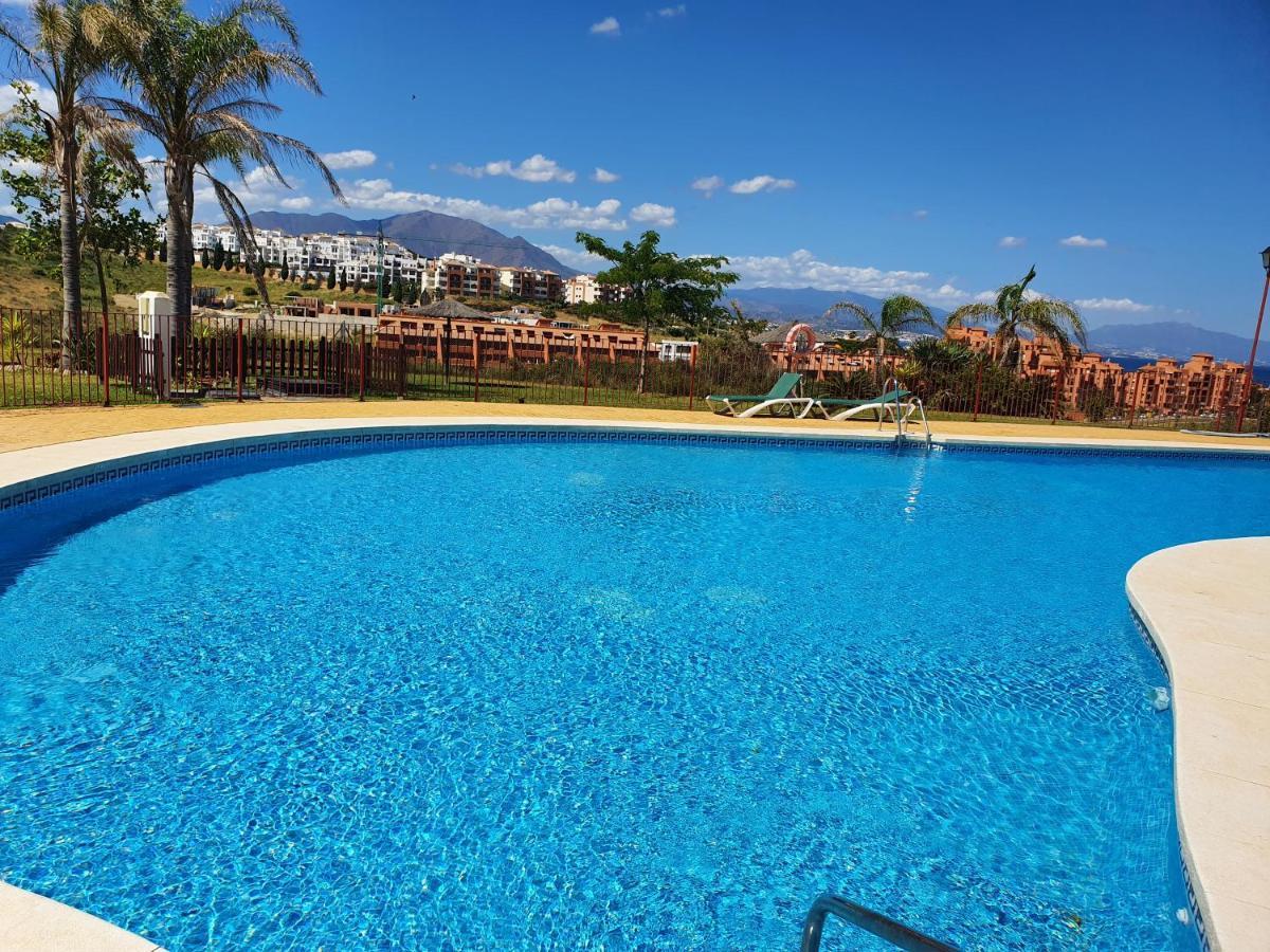 Seaview A Spectacular 3 Bed 3 Bathroom Penthouse 마닐바 외부 사진