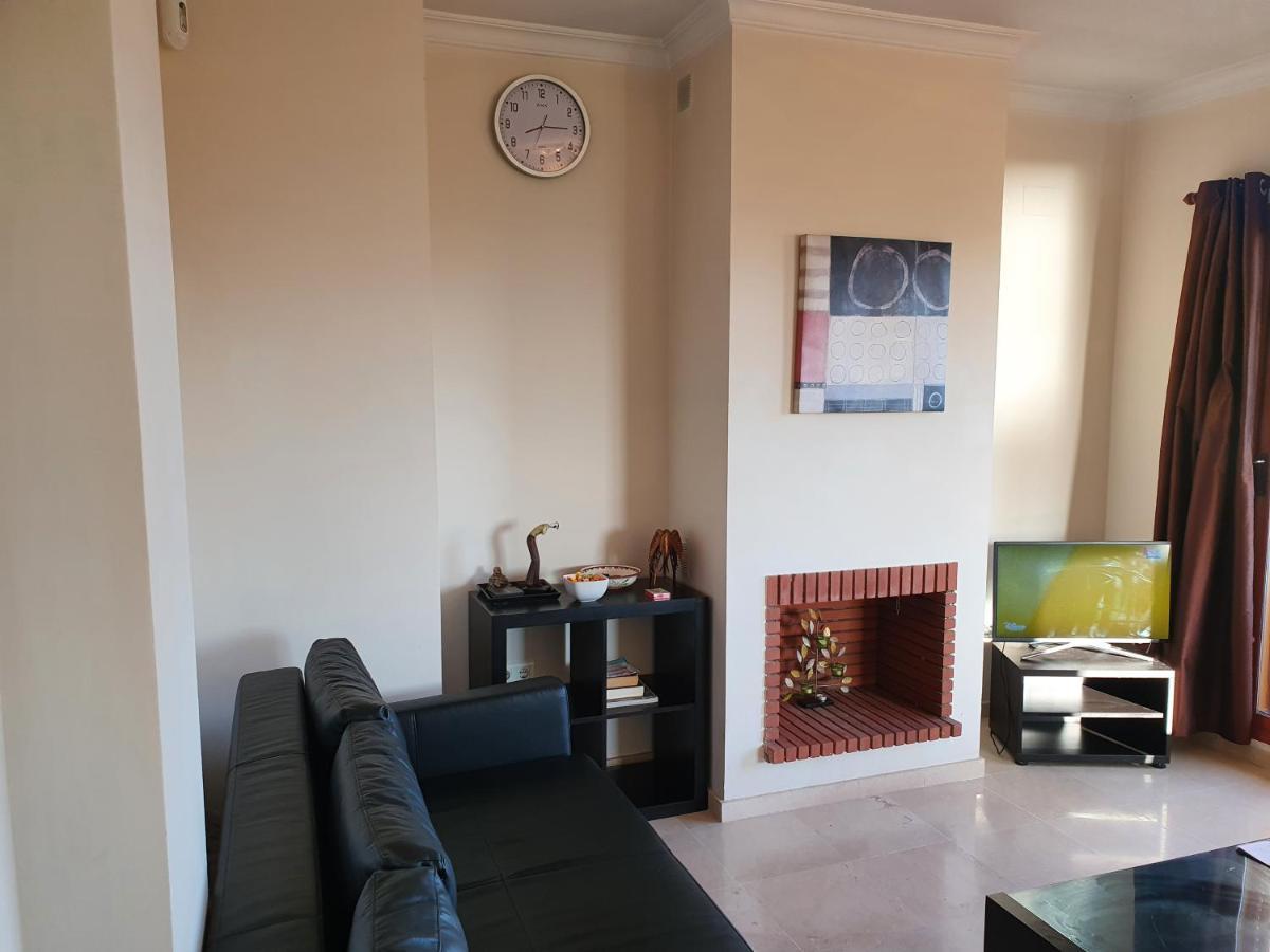 Seaview A Spectacular 3 Bed 3 Bathroom Penthouse 마닐바 외부 사진