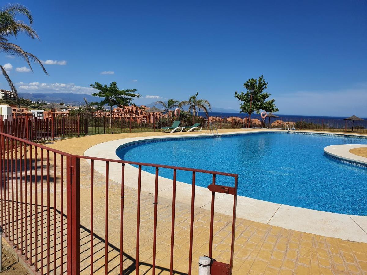 Seaview A Spectacular 3 Bed 3 Bathroom Penthouse 마닐바 외부 사진