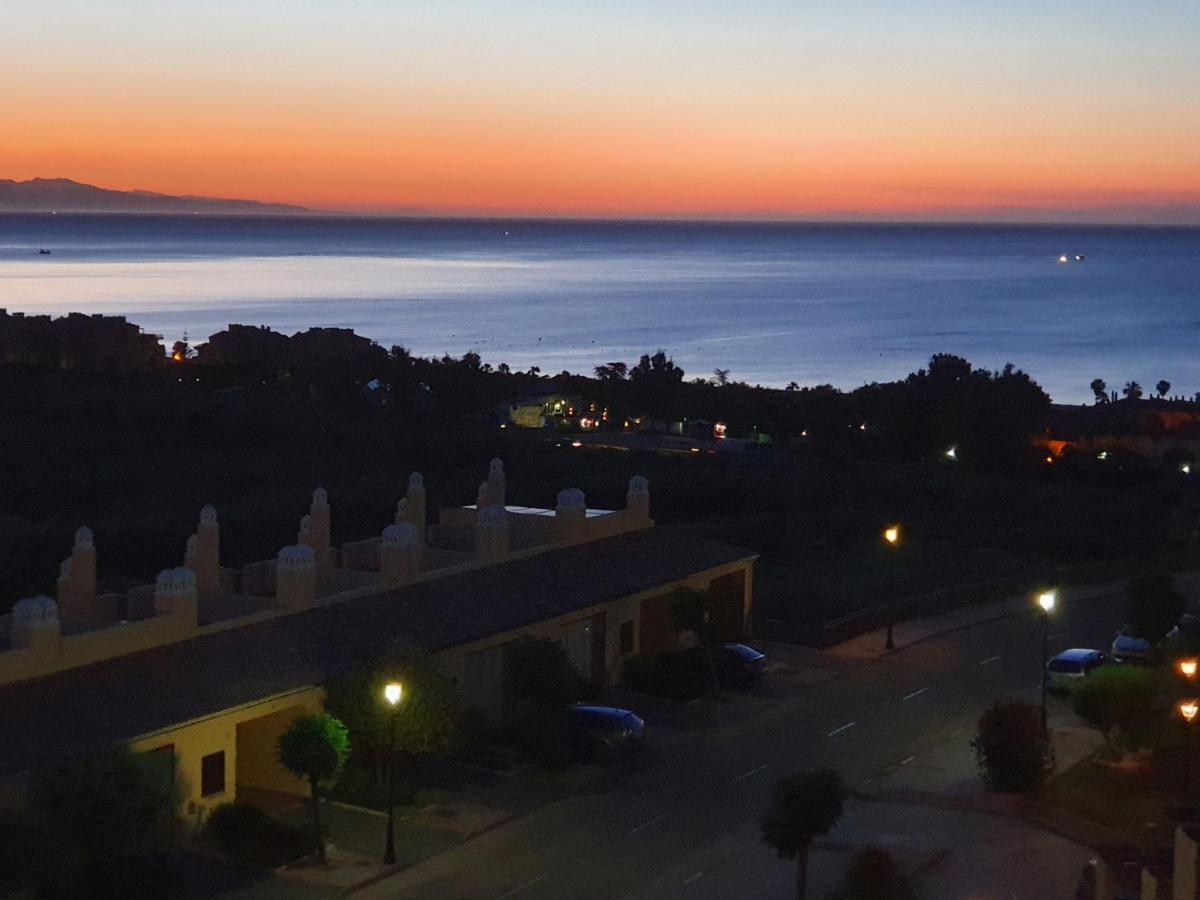 Seaview A Spectacular 3 Bed 3 Bathroom Penthouse 마닐바 외부 사진