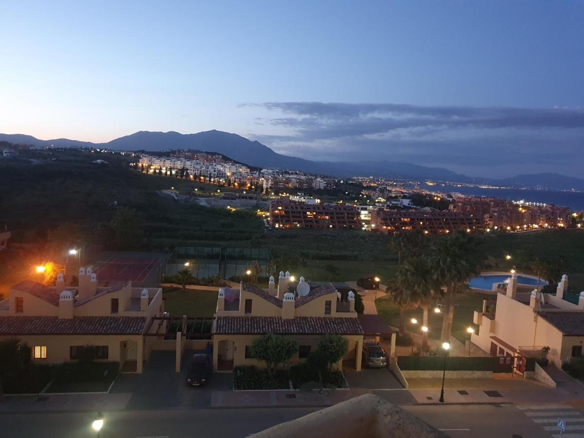 Seaview A Spectacular 3 Bed 3 Bathroom Penthouse 마닐바 외부 사진